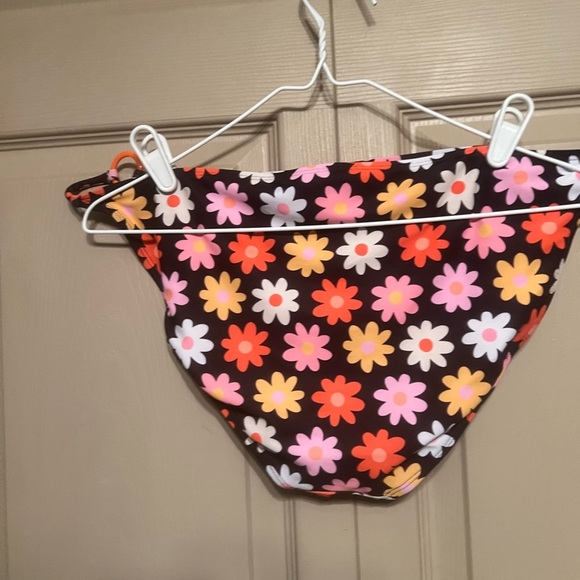 No Boundaries Black Floral Bikini Bottom - Picture 2 of 3